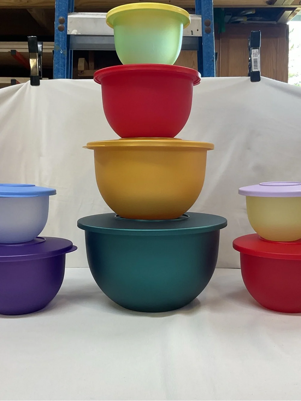 Tupperware Bundle Set (8 total) 1x 4.3l, 1x 2.5l, 3x 1.3l, 3x 350ml‎ Stackable